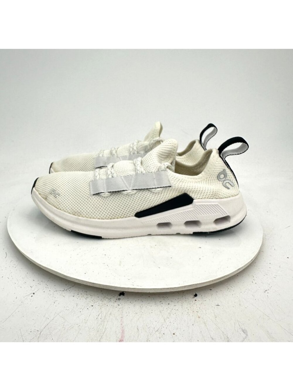 On Cloudeasy Swiss Engineering Women Size 8 76.98439 Undyed White Black Shoes
